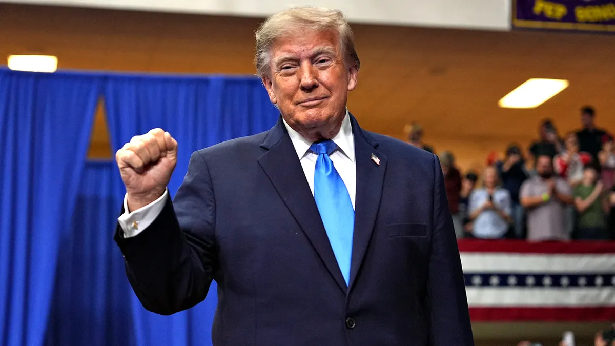 Trump de gira por Ohio: votantes bailan